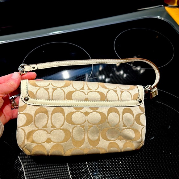 Coach wristlet/off white/beige - Picture 2 of 3